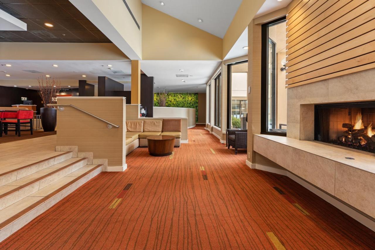 | Courtyard by Marriott Toledo Airport Holland
