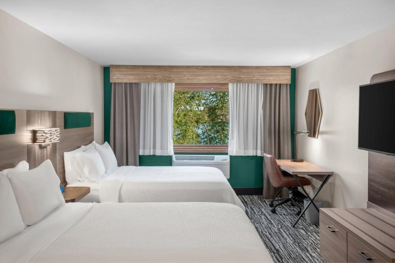 | Holiday Inn Express & Suites Hayward, an IHG Hotel