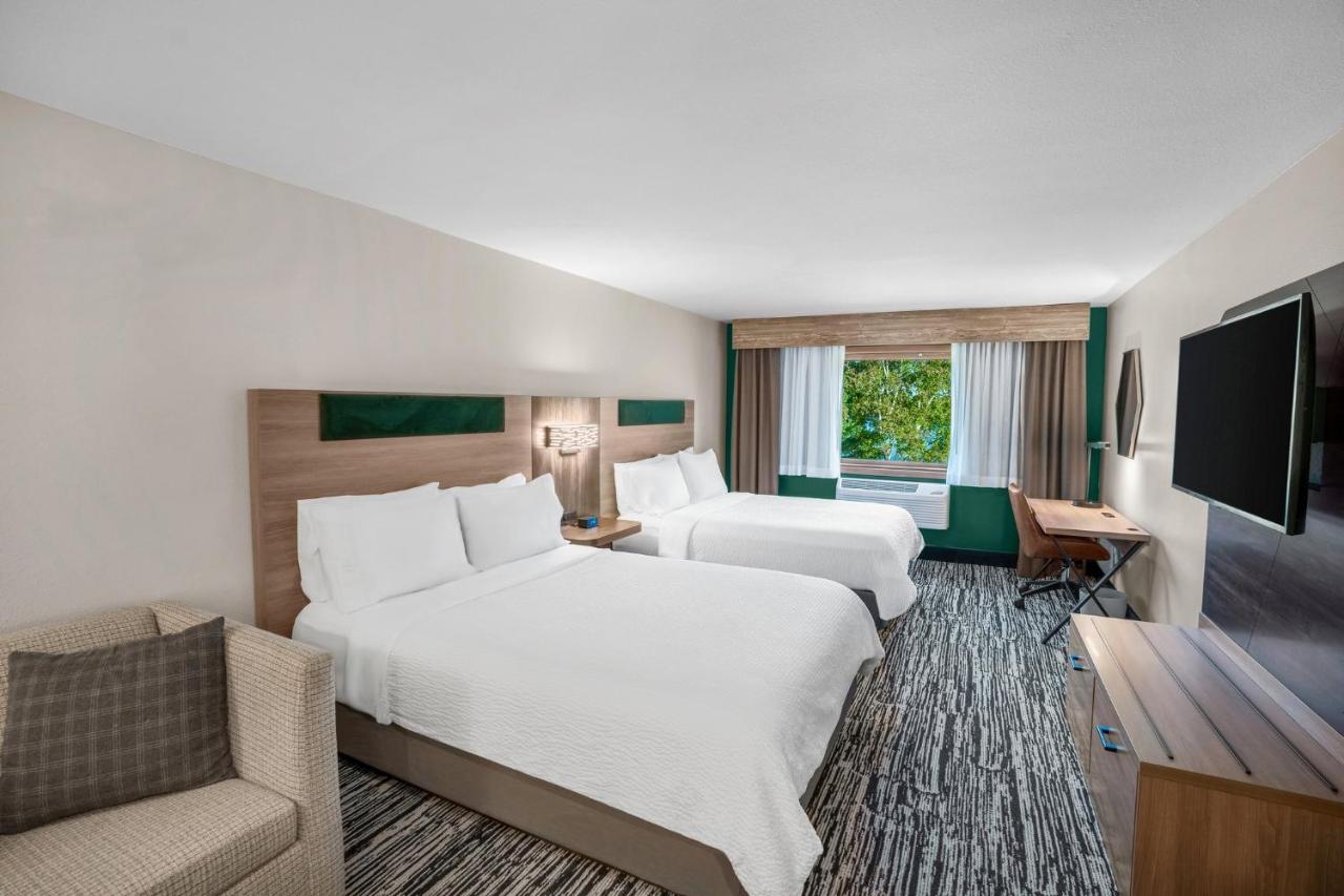 Location Suite - Non-Smoking at Holiday Inn Express & Suites Hayward by IHG