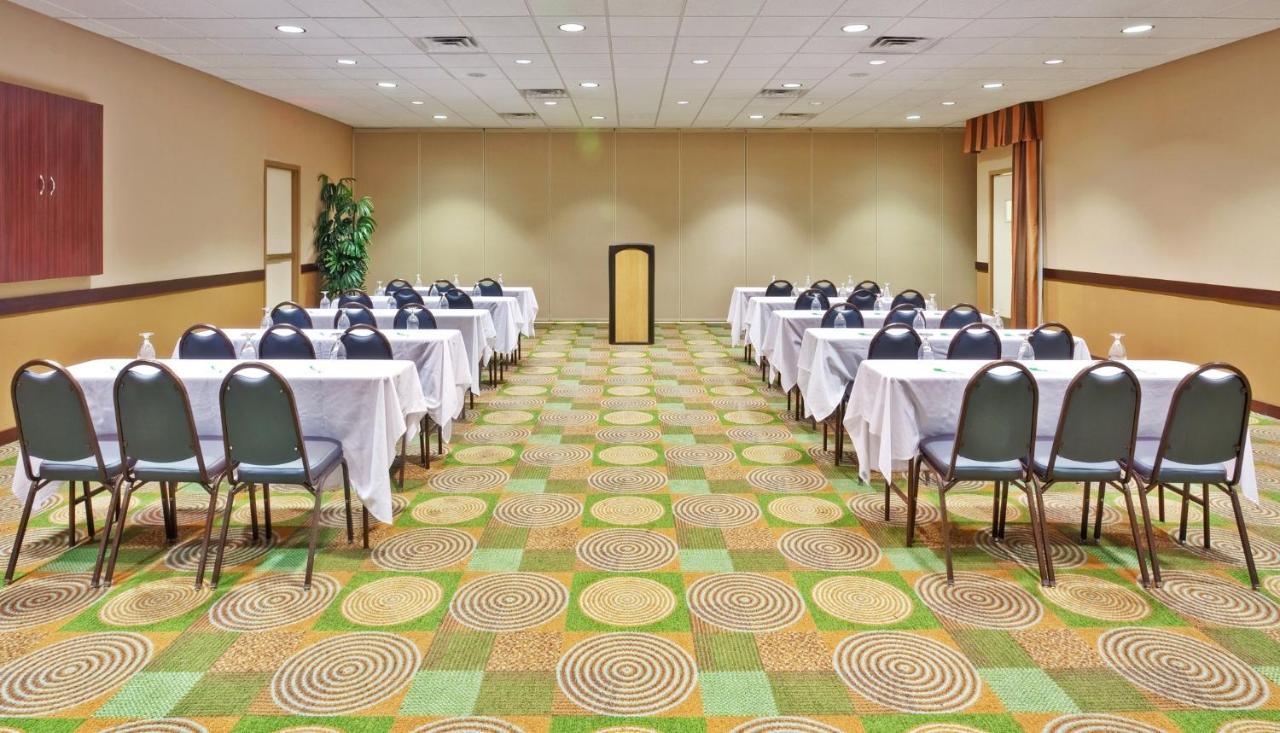  | Holiday Inn Bloomington, an IHG Hotel