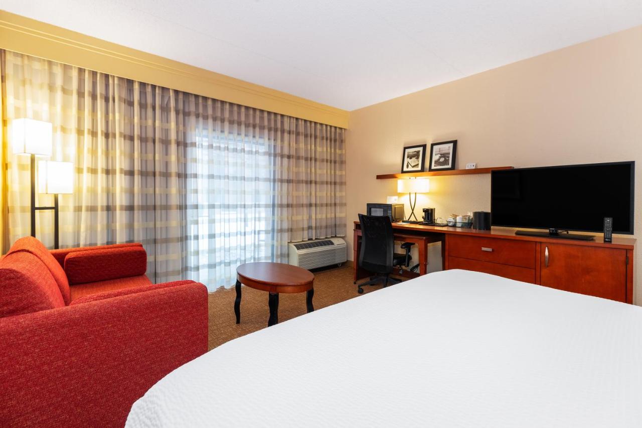 | Courtyard by Marriott Toledo Airport Holland