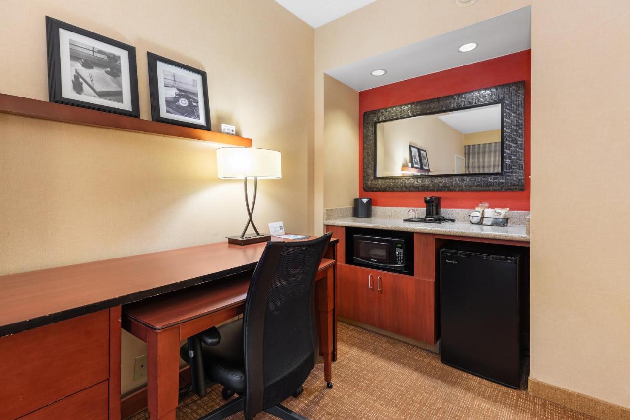 | Courtyard by Marriott Toledo Airport Holland