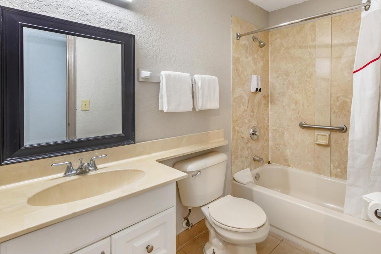 Deluxe Double Room with Two Double Beds - Disability Access/Non-Smoking at Red Roof Inn Ft Pierce