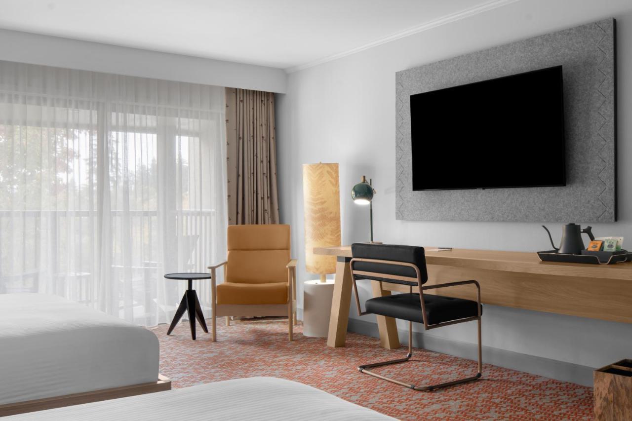 Queen Room with Two Queen Beds with Pool View at Valley River Inn