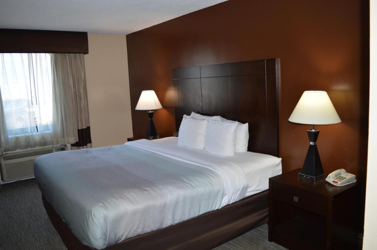 King Room at Quality Inn O'Hare Airport