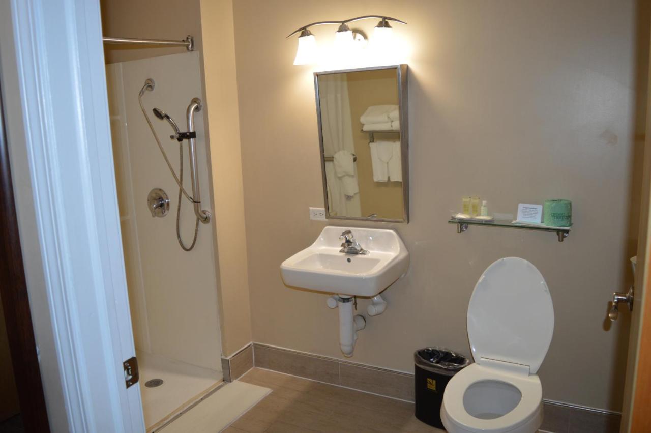 Double Room with Two Double Beds - Disability Access/Non-Smoking at Quality Inn O'Hare Airport