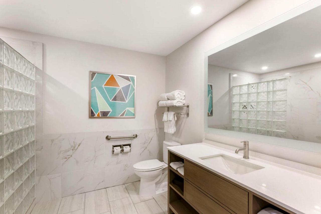  | Comfort Suites At Tucson Mall