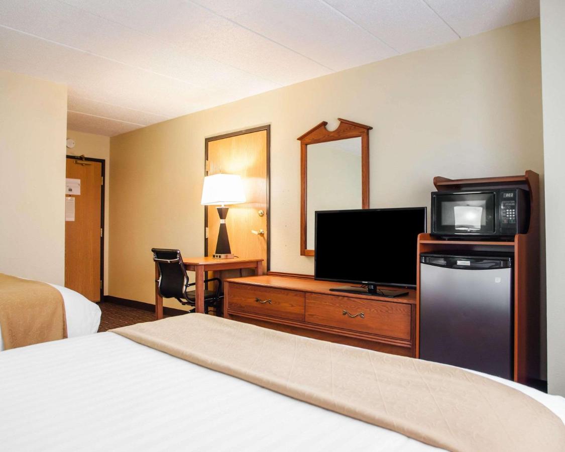 Queen Room with Two Queen Beds - Non-Smoking at Quality Inn Bolingbrook I-55