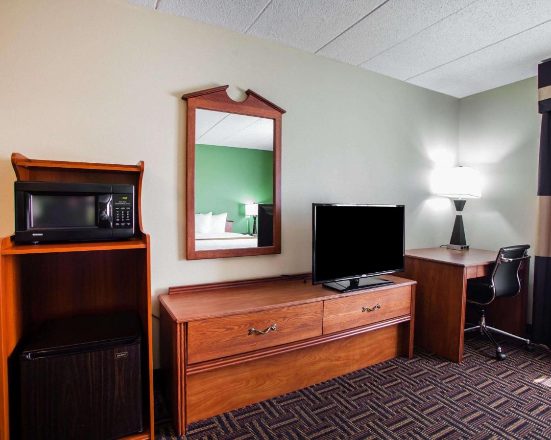 Queen Room with Two Queen Beds - Non-Smoking at Quality Inn Bolingbrook I-55