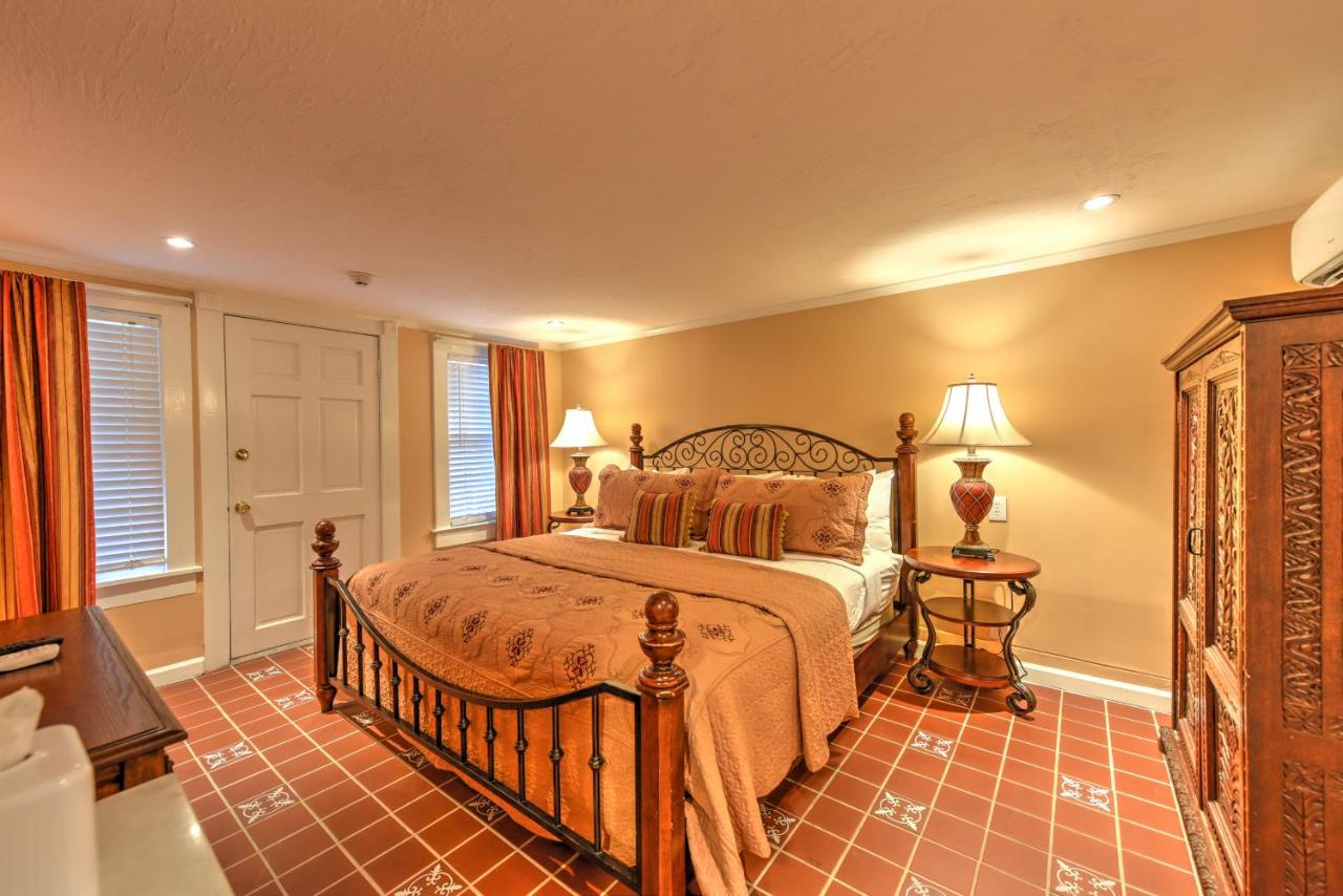  | Casa De Solana & Victorian House Bed and Breakfast
