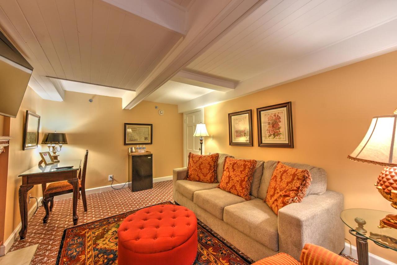 | Casa De Solana & Victorian House Bed and Breakfast