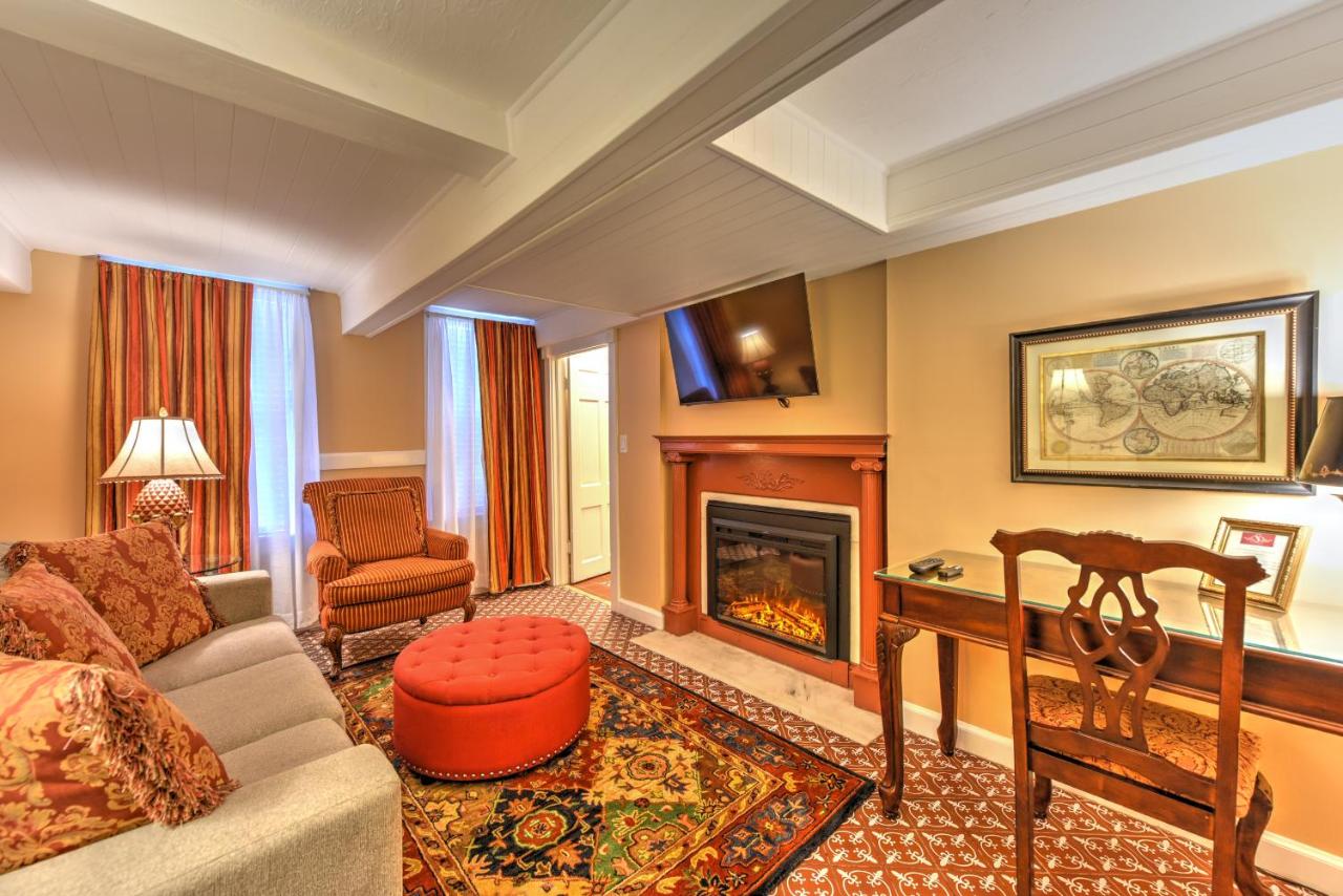 | Casa De Solana & Victorian House Bed and Breakfast