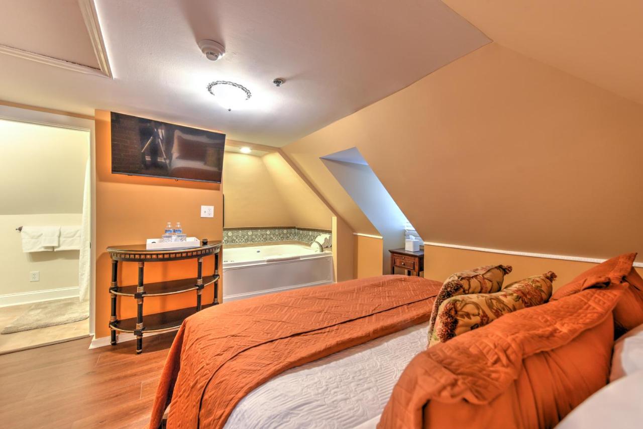 | Casa De Solana & Victorian House Bed and Breakfast