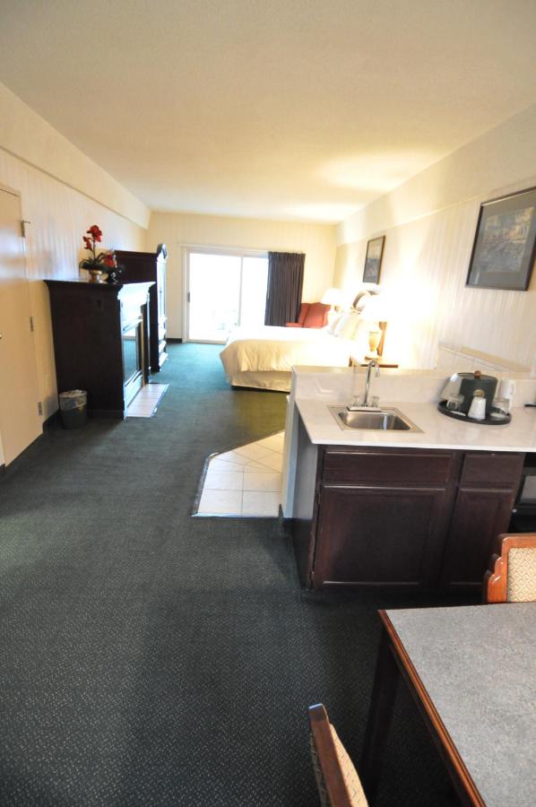 | Hillside Inn