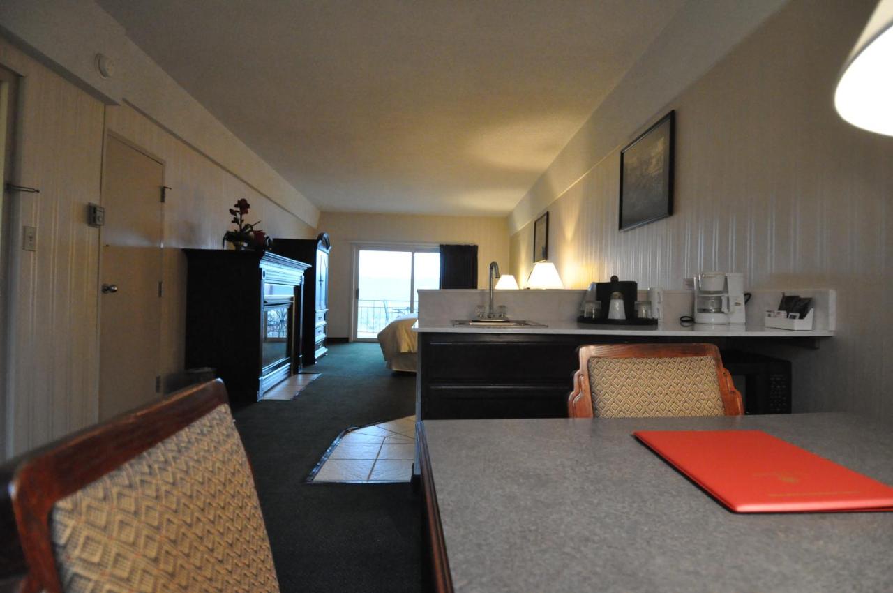 | Hillside Inn