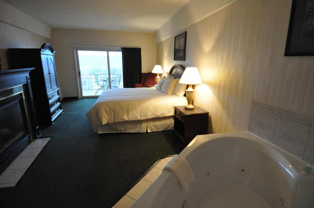 | Hillside Inn