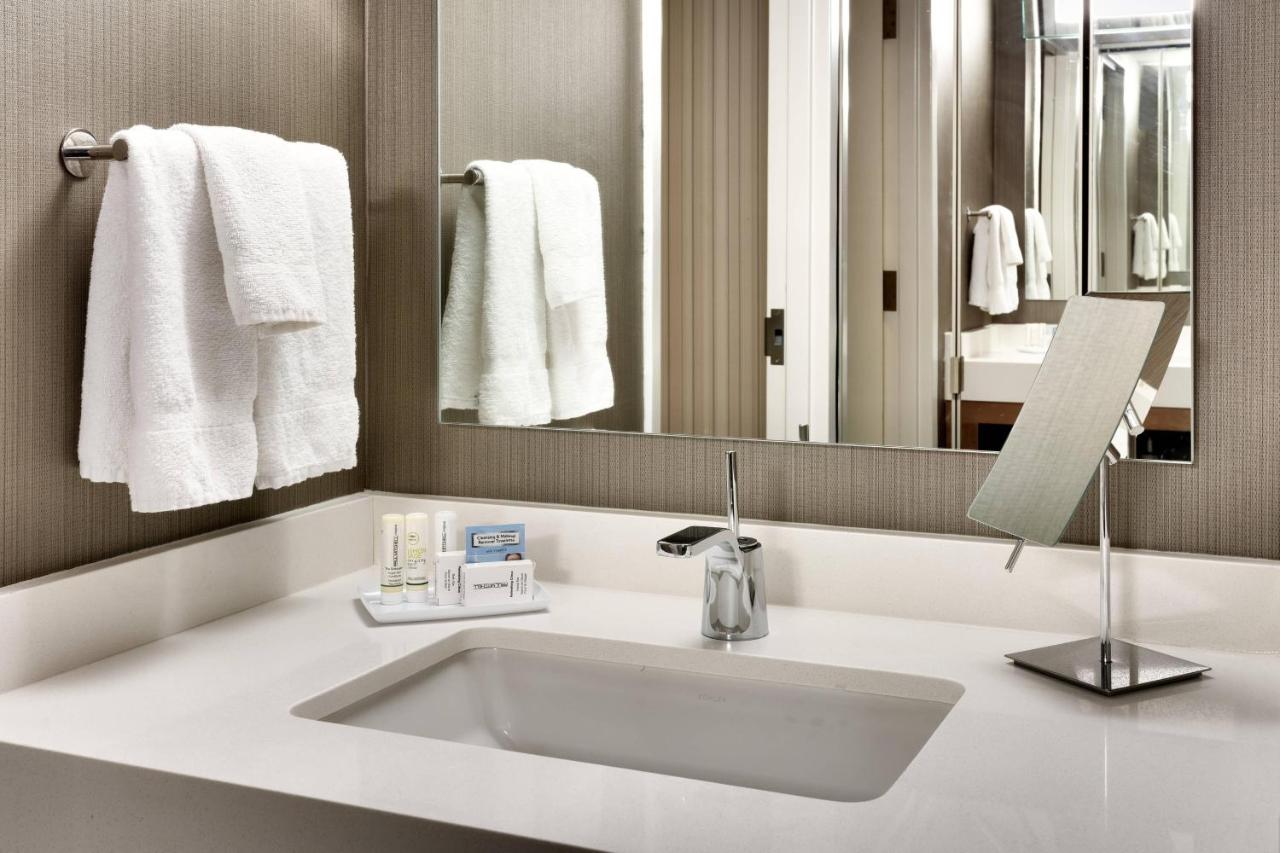 King Room with Adapted Tub - Mobility and Hearing Accessible at Courtyard by Marriott Albuquerque