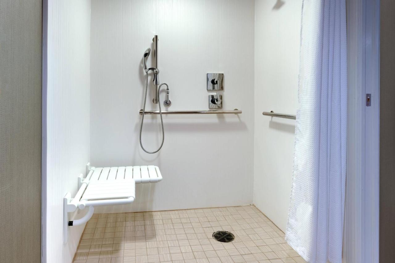King Room with Adapted Tub - Mobility and Hearing Accessible at Courtyard by Marriott Albuquerque