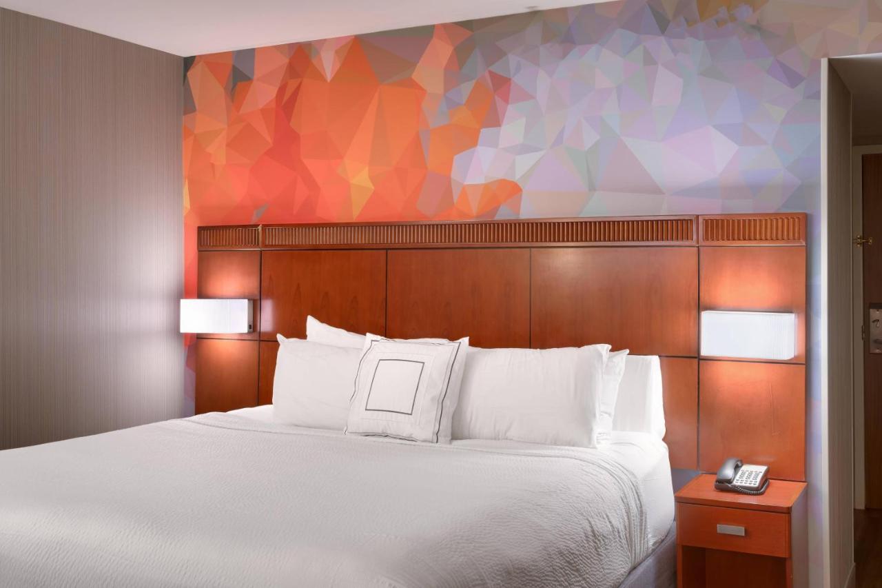 King Room with Adapted Tub - Mobility and Hearing Accessible at Courtyard by Marriott Albuquerque