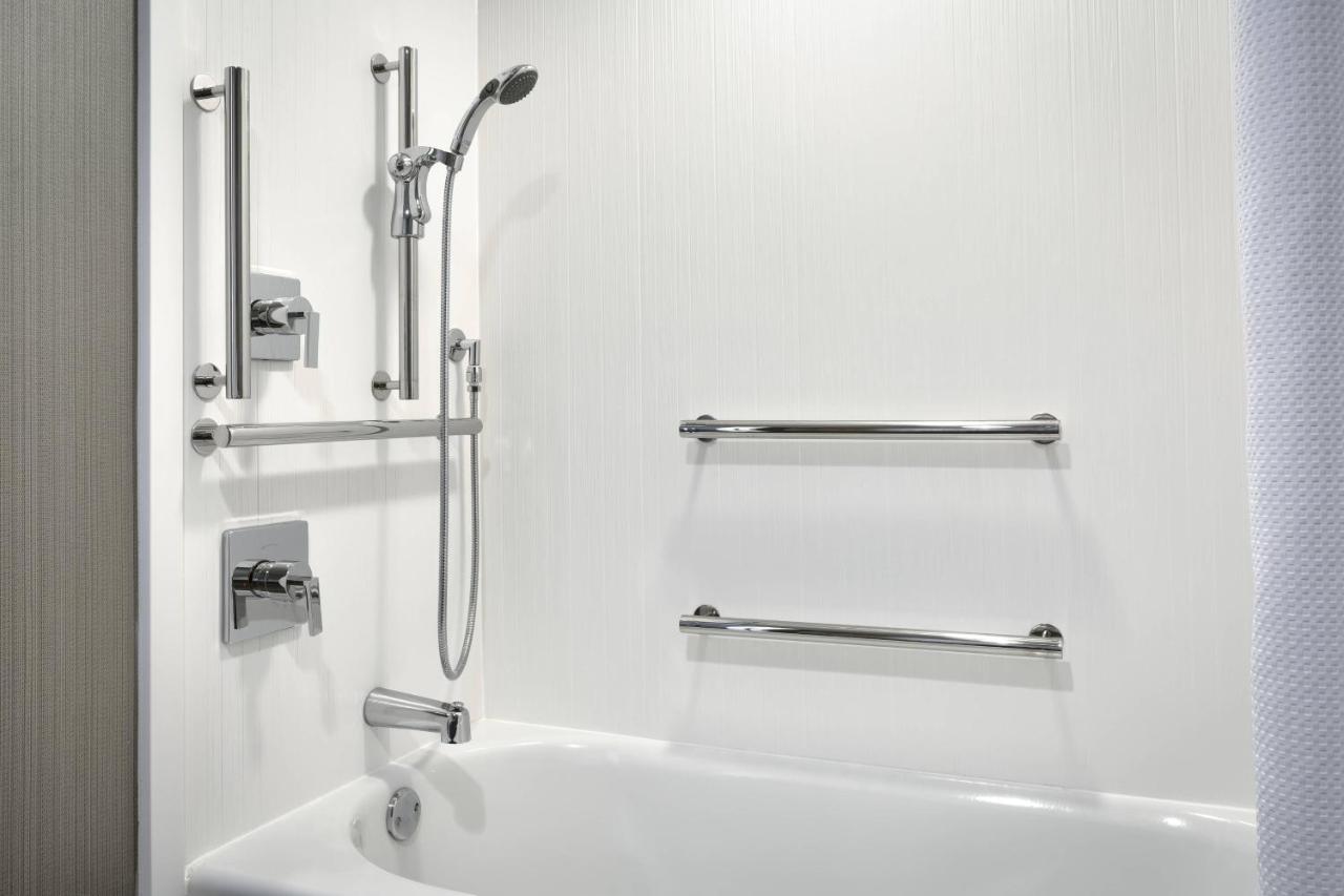 King Room with Adapted Tub - Mobility and Hearing Accessible at Courtyard by Marriott Albuquerque