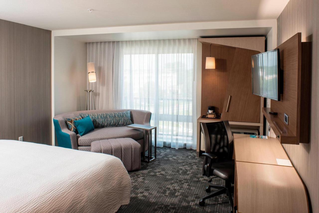 | Courtyard by Marriott Albany Clifton Park
