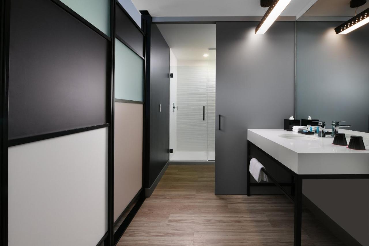 Guest Room, 1 King at Aloft by Marriott Austin Round Rock