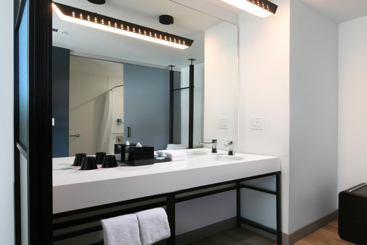 Guest Room, 1 King at Aloft by Marriott Austin Round Rock