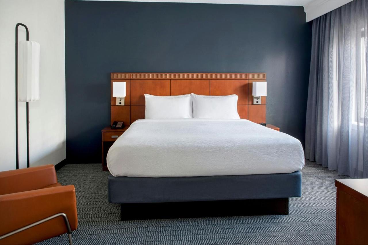 King Suite with Sofa Bed at Courtyard by Marriott Annapolis