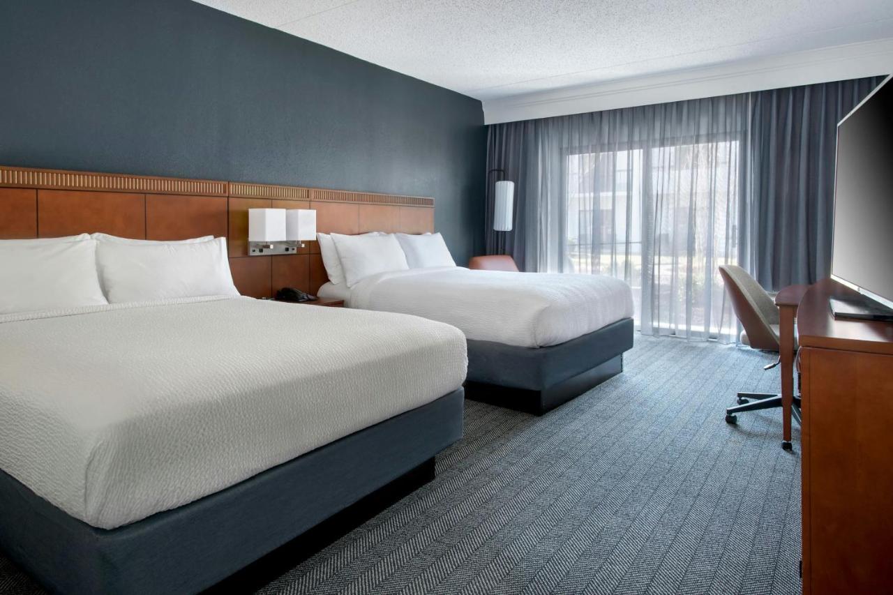 Queen Room with Two Queen Beds at Courtyard by Marriott Annapolis