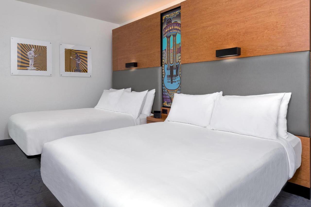 Queen Room with Two Queen Beds, Mountain view at Aloft by Marriott Asheville Downtown