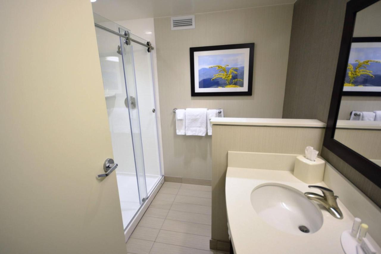 | Courtyard by Marriott Asheville Airport