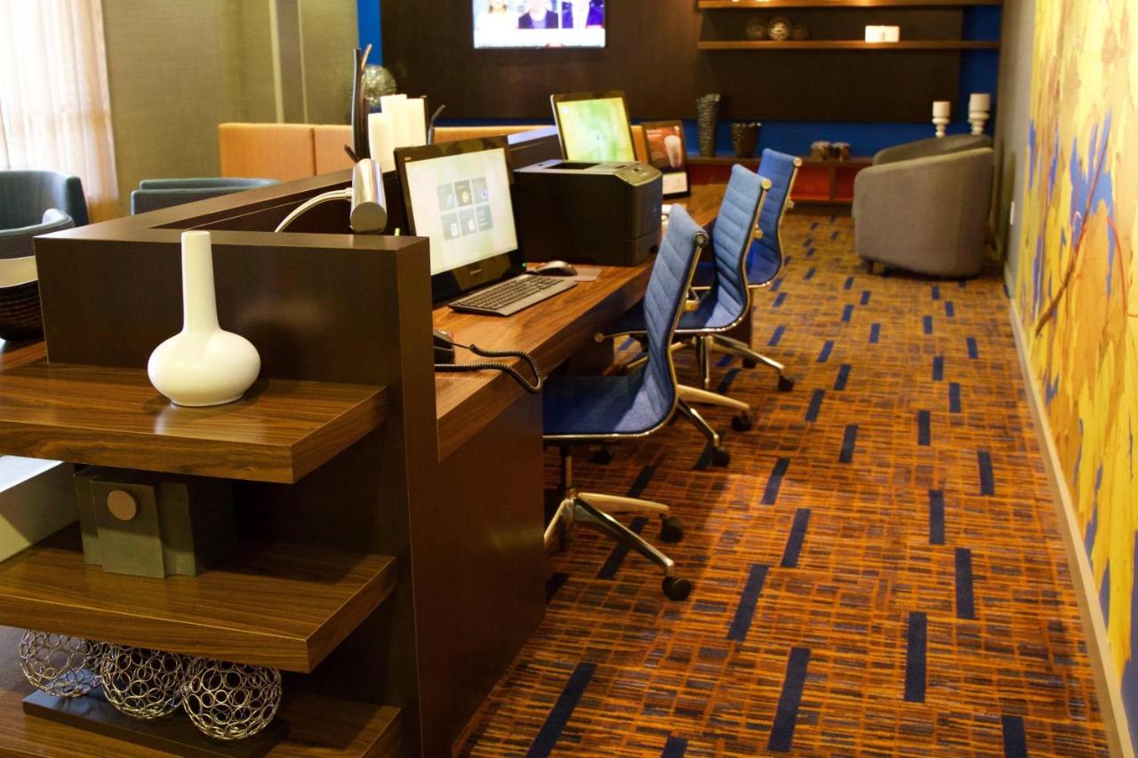 | Courtyard by Marriott Asheville Airport