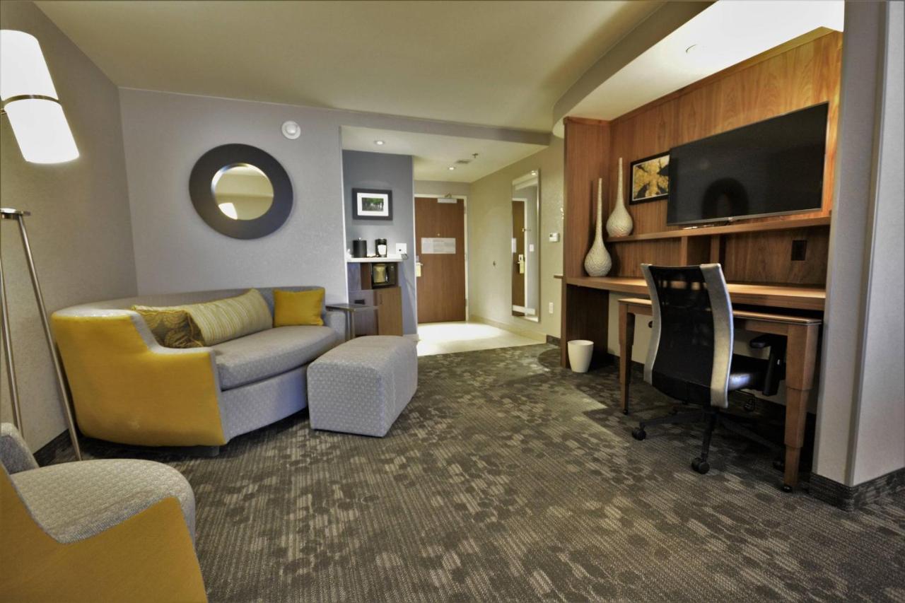 | Courtyard by Marriott Asheville Airport