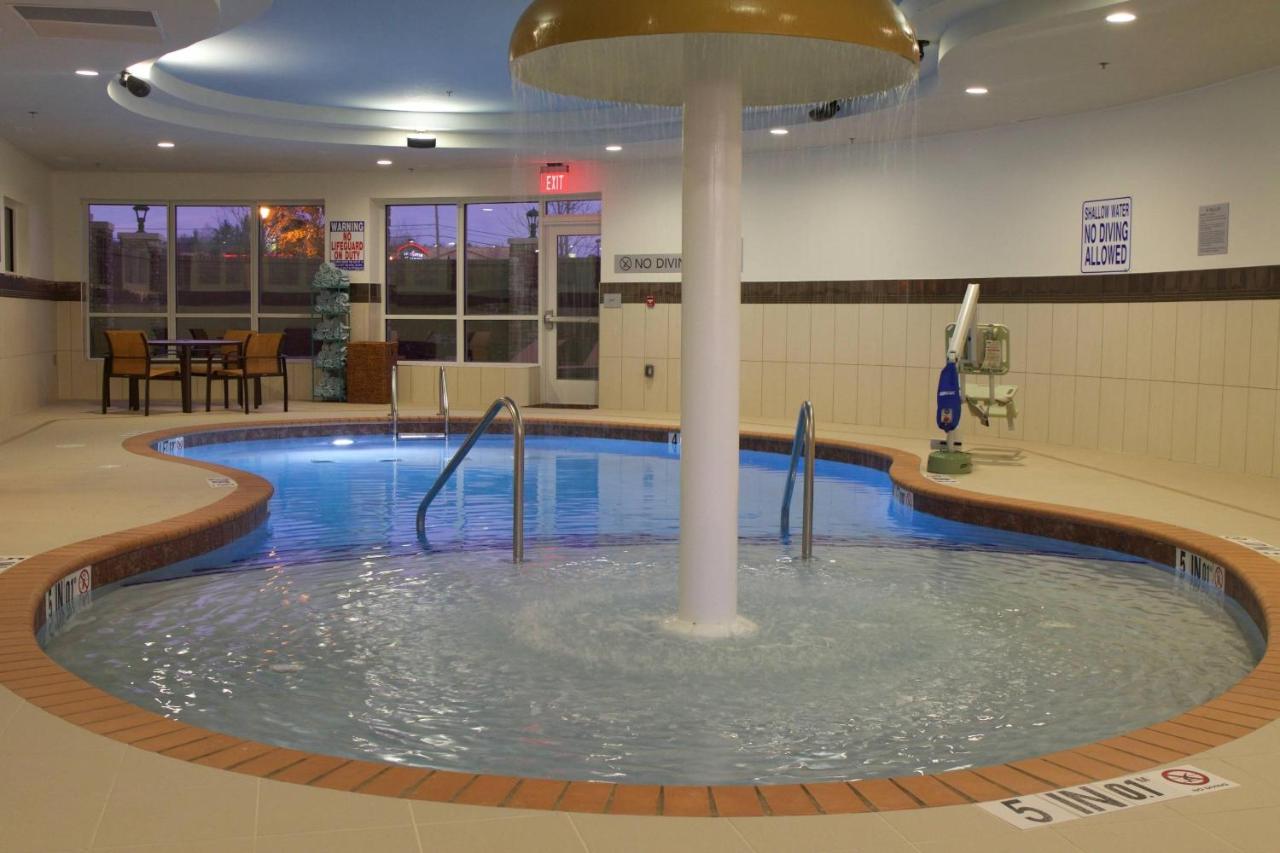 | Courtyard by Marriott Asheville Airport