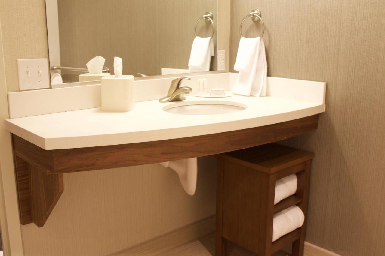 | Courtyard by Marriott Asheville Airport