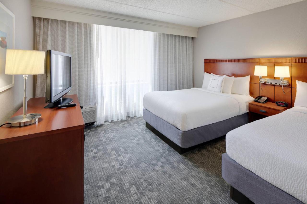 One-Bedroom Suite at Courtyard by Marriott Atlanta Windy Hill/Ballpark