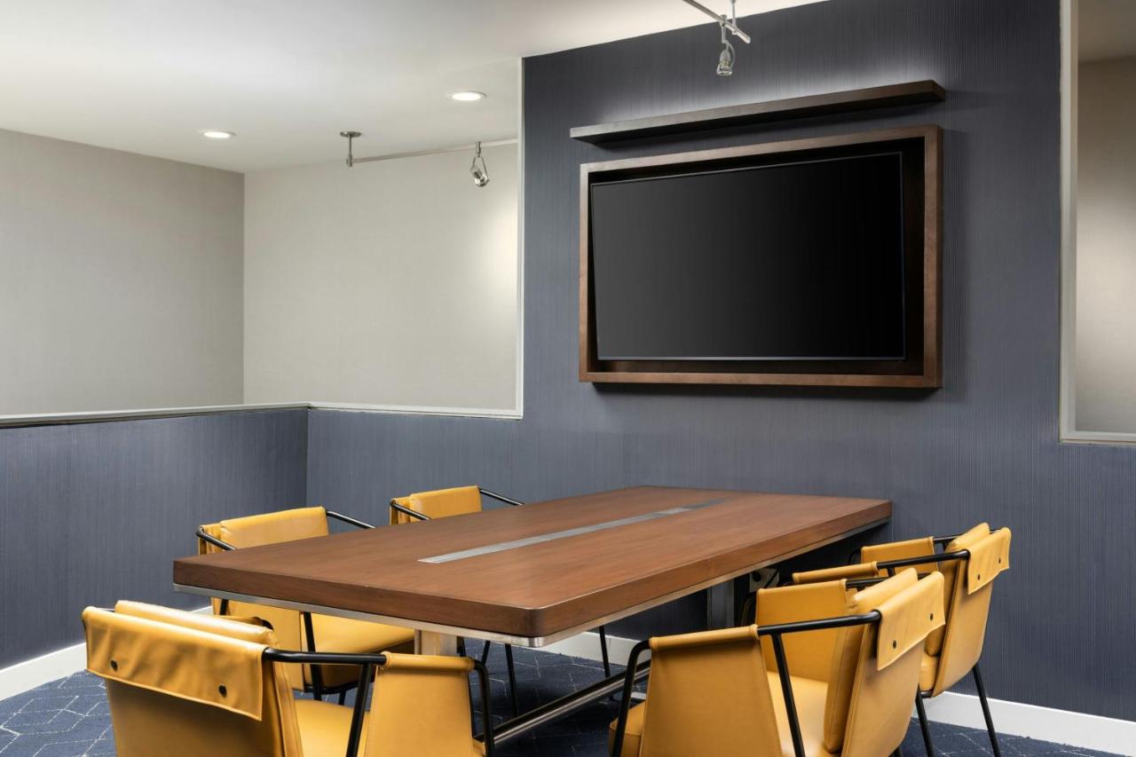 | Courtyard by Marriott Birmingham Hoover