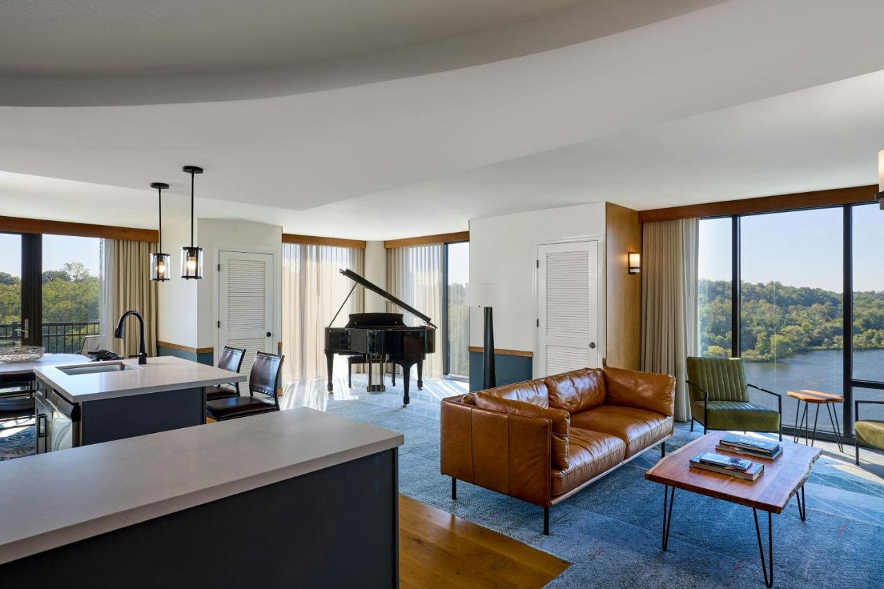 | Merriweather Lakehouse Hotel, Autograph Collection