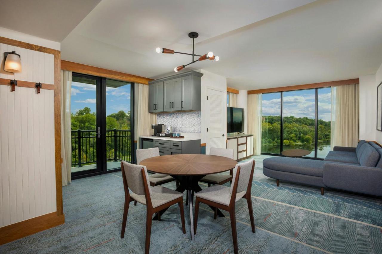 | Merriweather Lakehouse Hotel, Autograph Collection