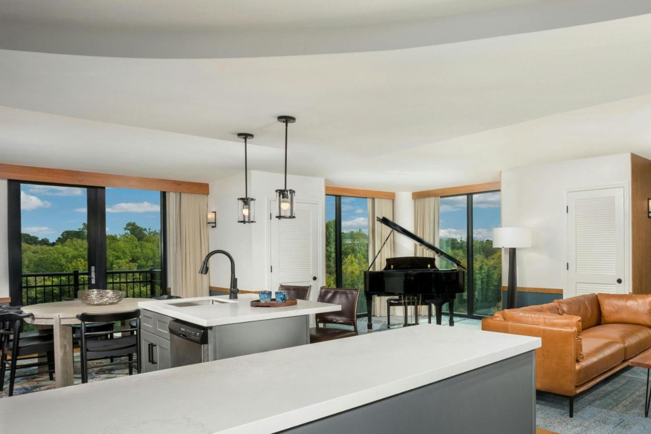 | Merriweather Lakehouse Hotel, Autograph Collection