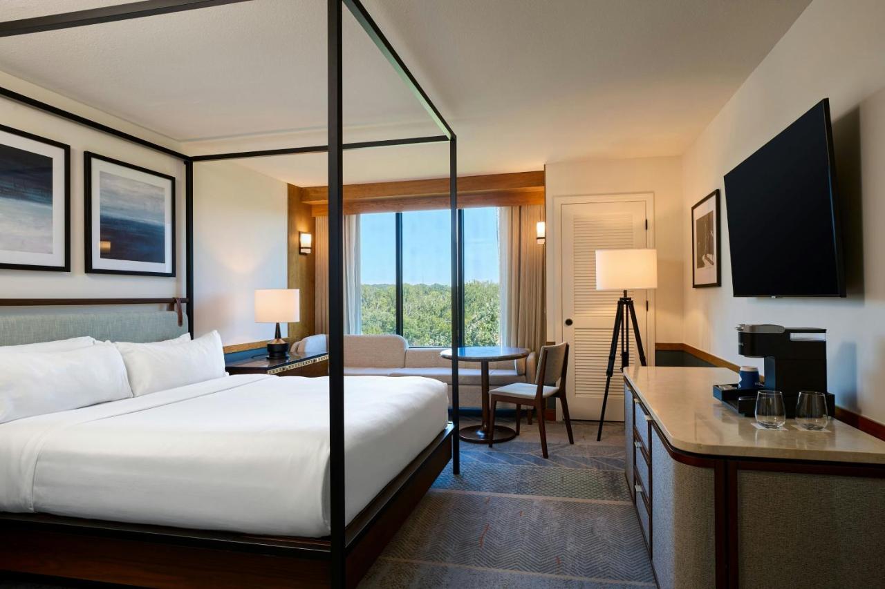 | Merriweather Lakehouse Hotel, Autograph Collection