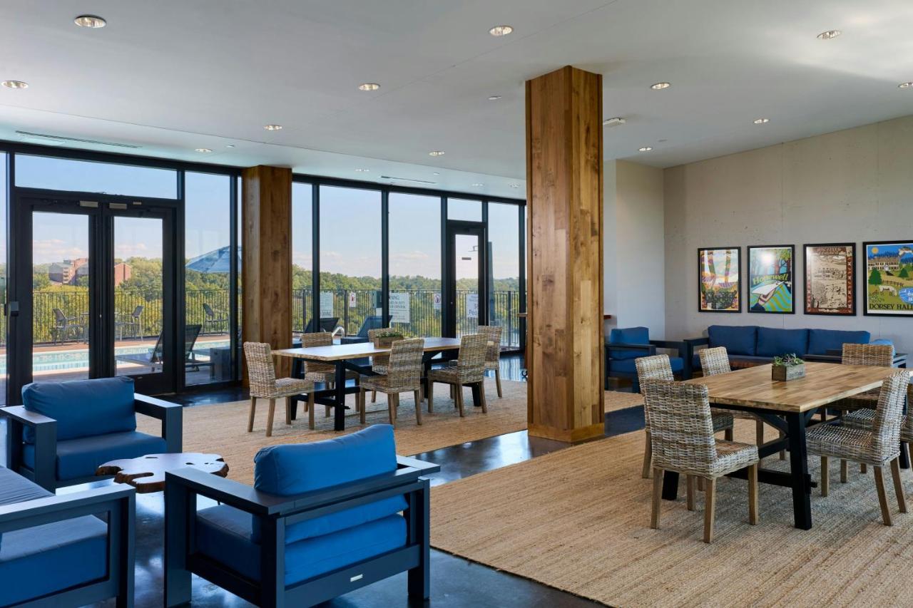 | Merriweather Lakehouse Hotel, Autograph Collection