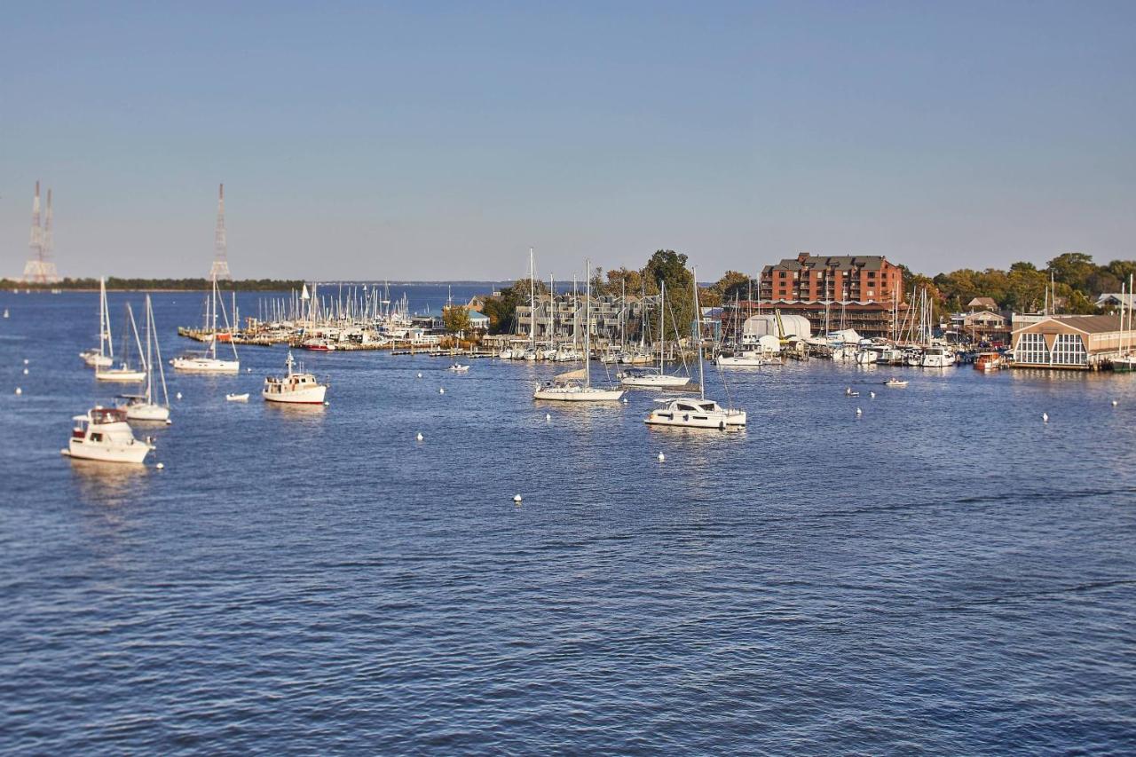 Deluxe Guest Room, King at Annapolis Waterfront Hotel, Autograph Collection