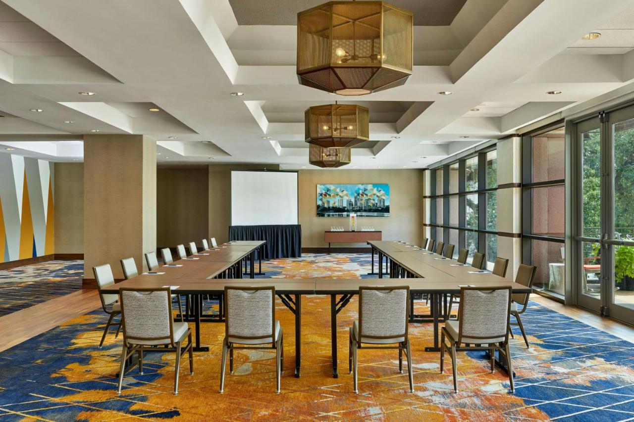 | Sheraton Austin Hotel at the Capitol