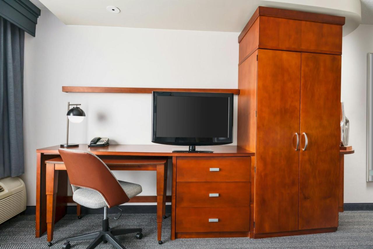 | Courtyard Hartford Farmington