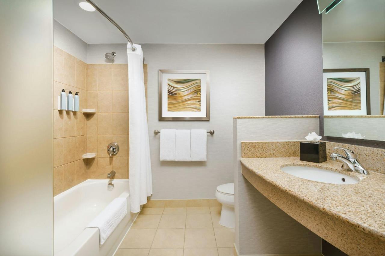 | Courtyard Hartford Farmington