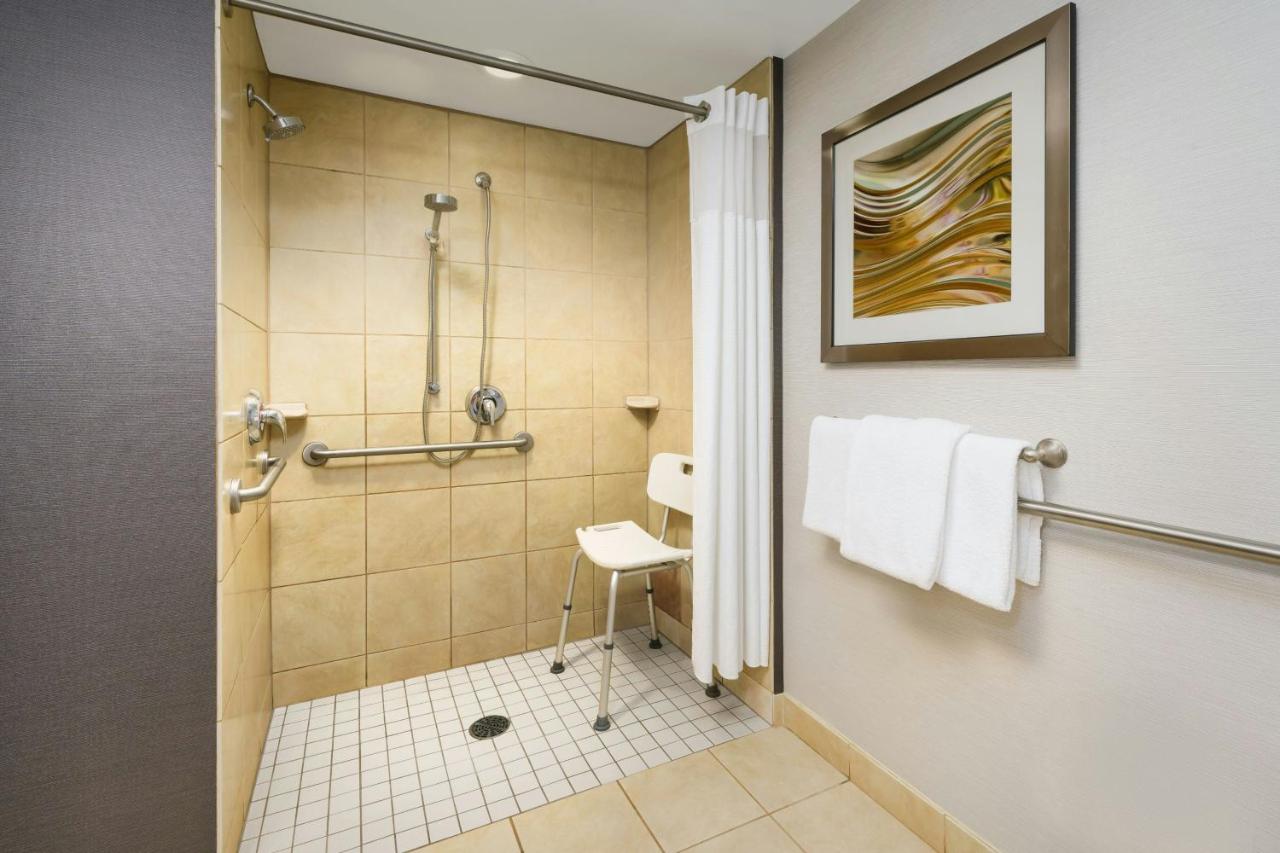 | Courtyard Hartford Farmington