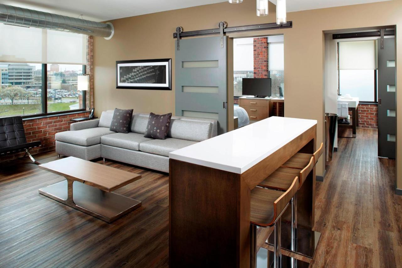 | Courtyard by Marriott Akron Downtown