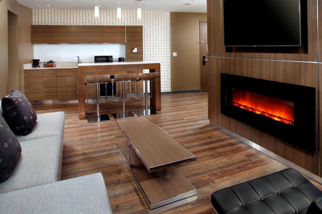 | Courtyard by Marriott Akron Downtown