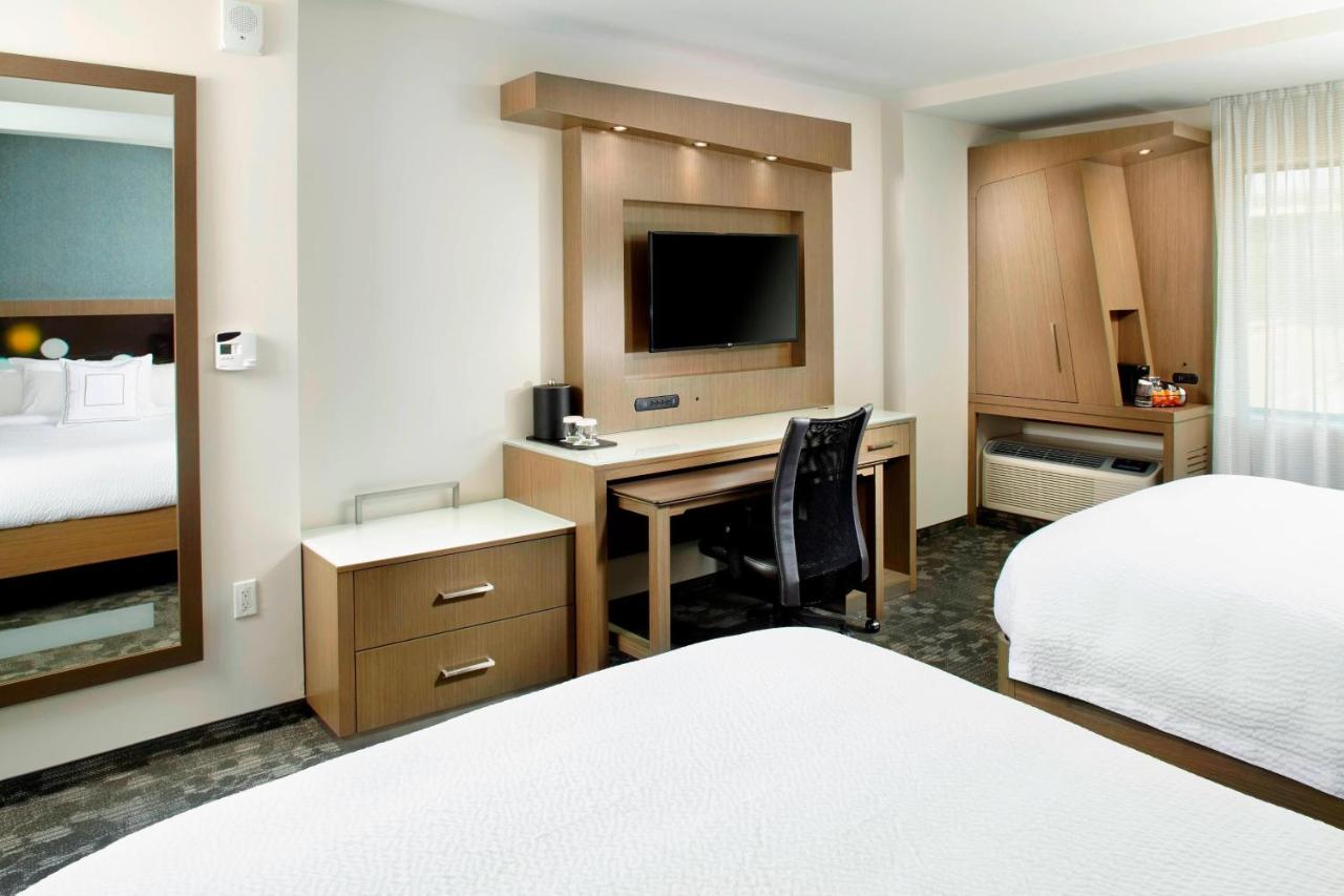 | Courtyard by Marriott Akron Downtown